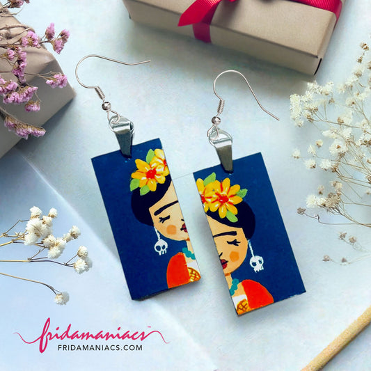 Frida Kahlo floral hand painted wooden earrings. Mexican jewelry fo girls. Little frida hand painted earrings for fridamaniacs, fridalovers, frida fans. Fridamania