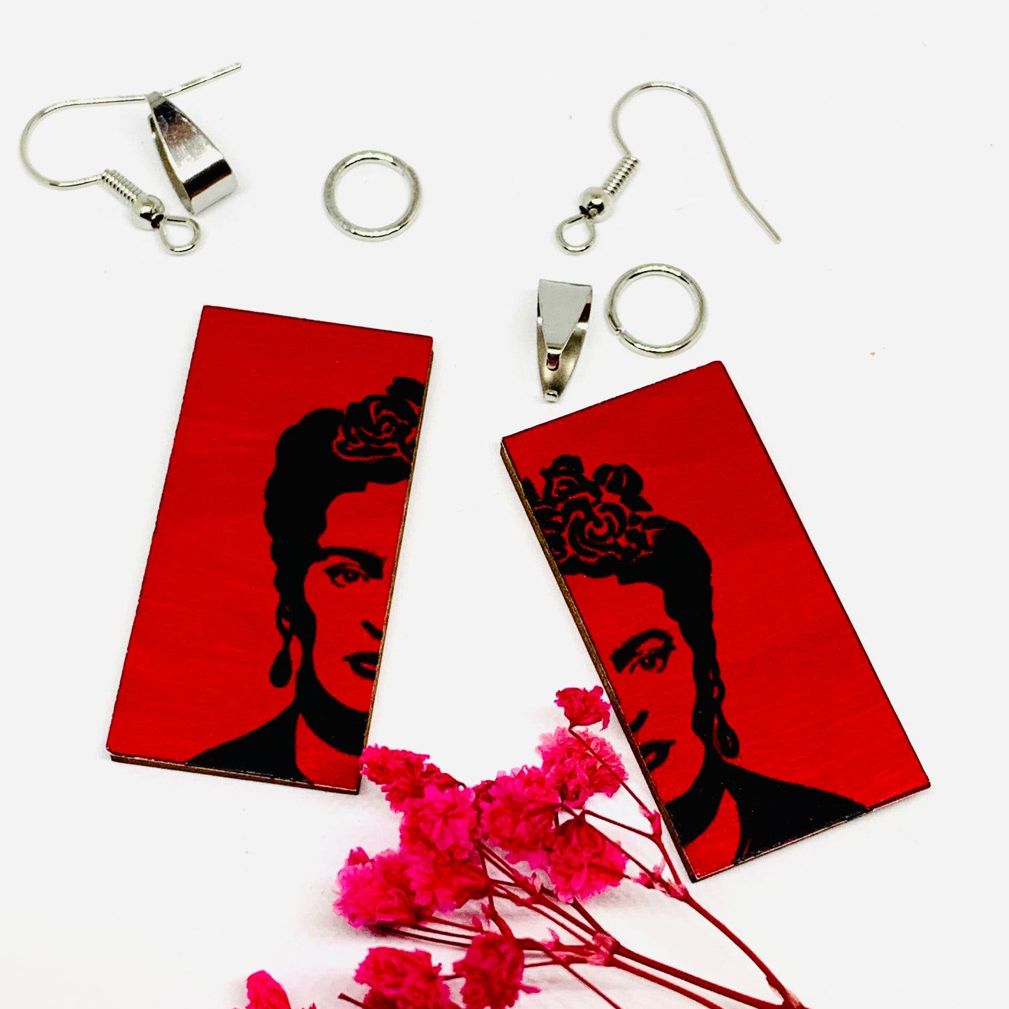 Frida Kahlo inspired earrings made of wood and hand painted. Stencil style art to wear. Red and Black. Trendy women and girls fashion. Mexican jewelry