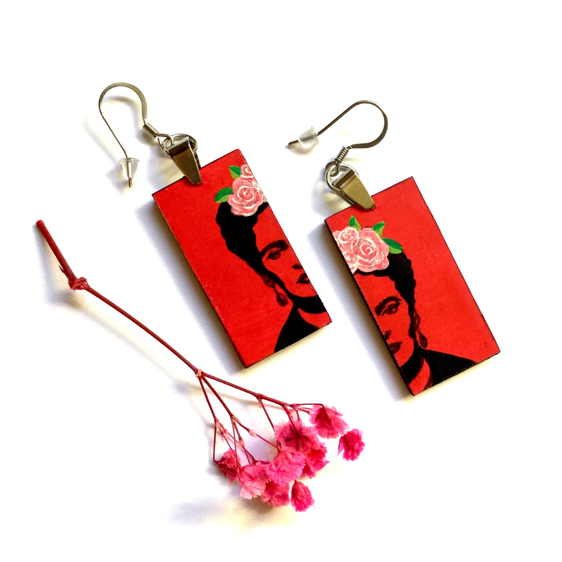 Frida Kahlo Hand Painted Red Stencil Art to Wear Pink roses. Mexican Jewelry. Joyeria Mexicana. Aretes Mujer