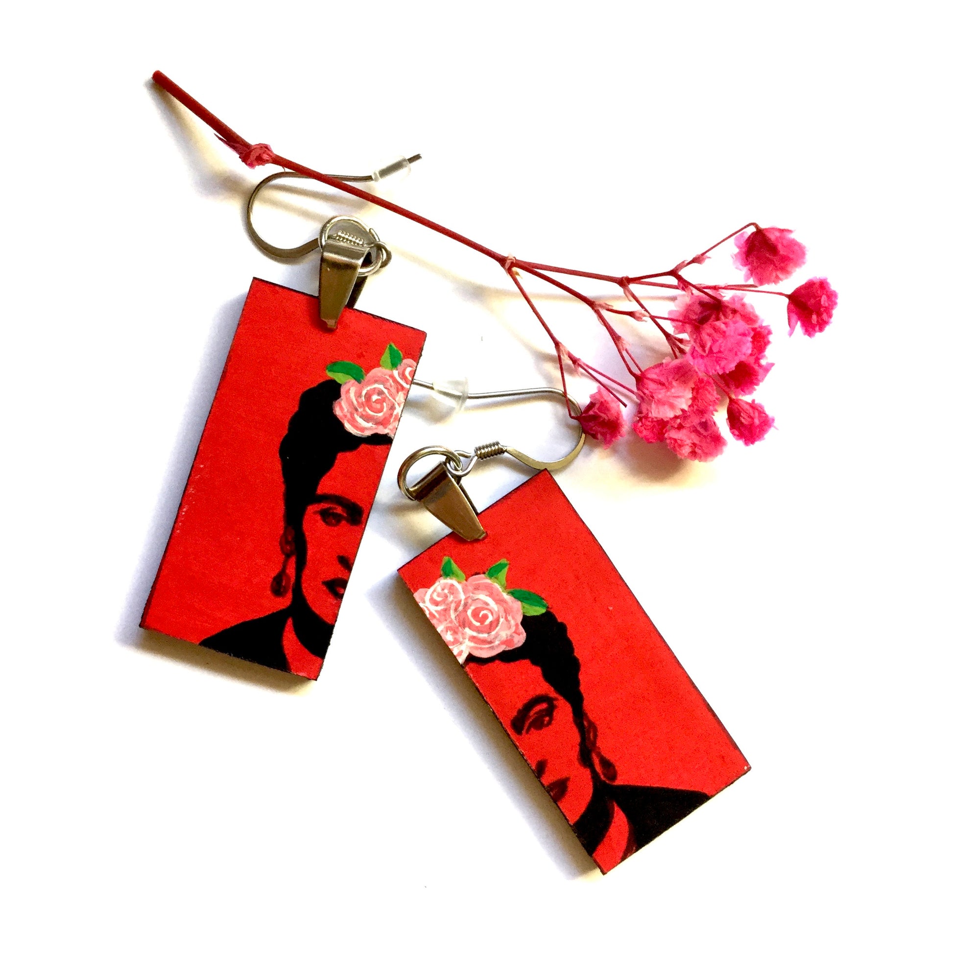 Frida Kahlo Hand Painted Red Stencil Art to Wear Pink roses. Mexican Jewelry. Joyeria Mexicana. Aretes Mujer