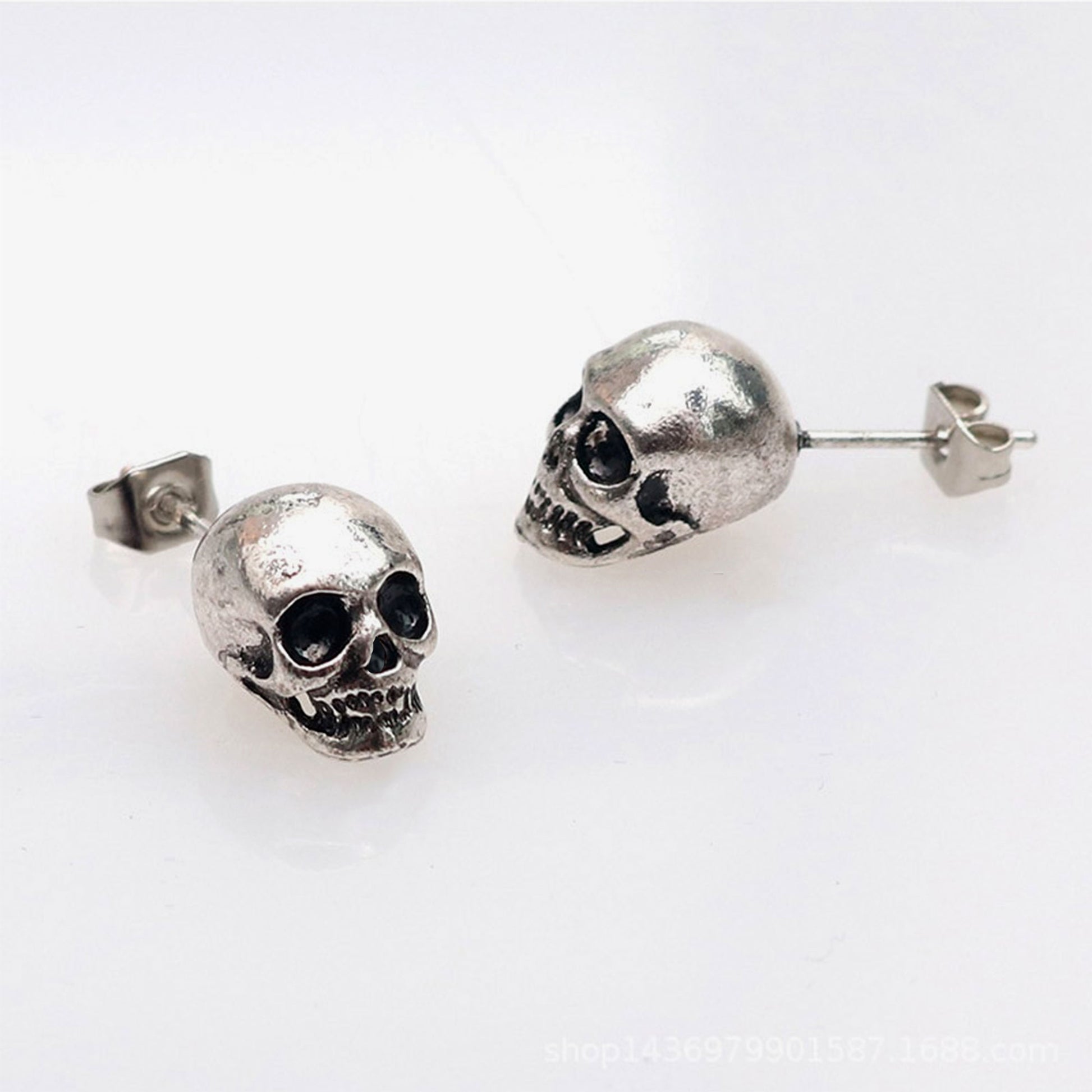 Mexican silver skull earrings. Mini Stud metallic skeleton. Day of the Dead jewelry. Dia de Muertos Mexico folk art. Aretes plata de calavera. Mini calaveritas. Mujer, Women, girls trendy fashion accessories