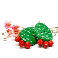 Cactus earrings. Handmade hand painted clay cactus earrings. Mexican jewelry nopal aretes hechos de barro y pintados a mano por artesanos Mexicanos. Fridamaniacs: Frida Kahlo inspired jewelry and accessories