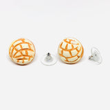 Concha Earrings: White Vanilla Conchitas Clay Earrings. Mexican jewelry. Clay jewelry. Pand Dulce Concha aretes. Concha Clay earrings inspired by Frida Kahlo. Fridamaniacs and Fridalovers Women and Girls gift idea 