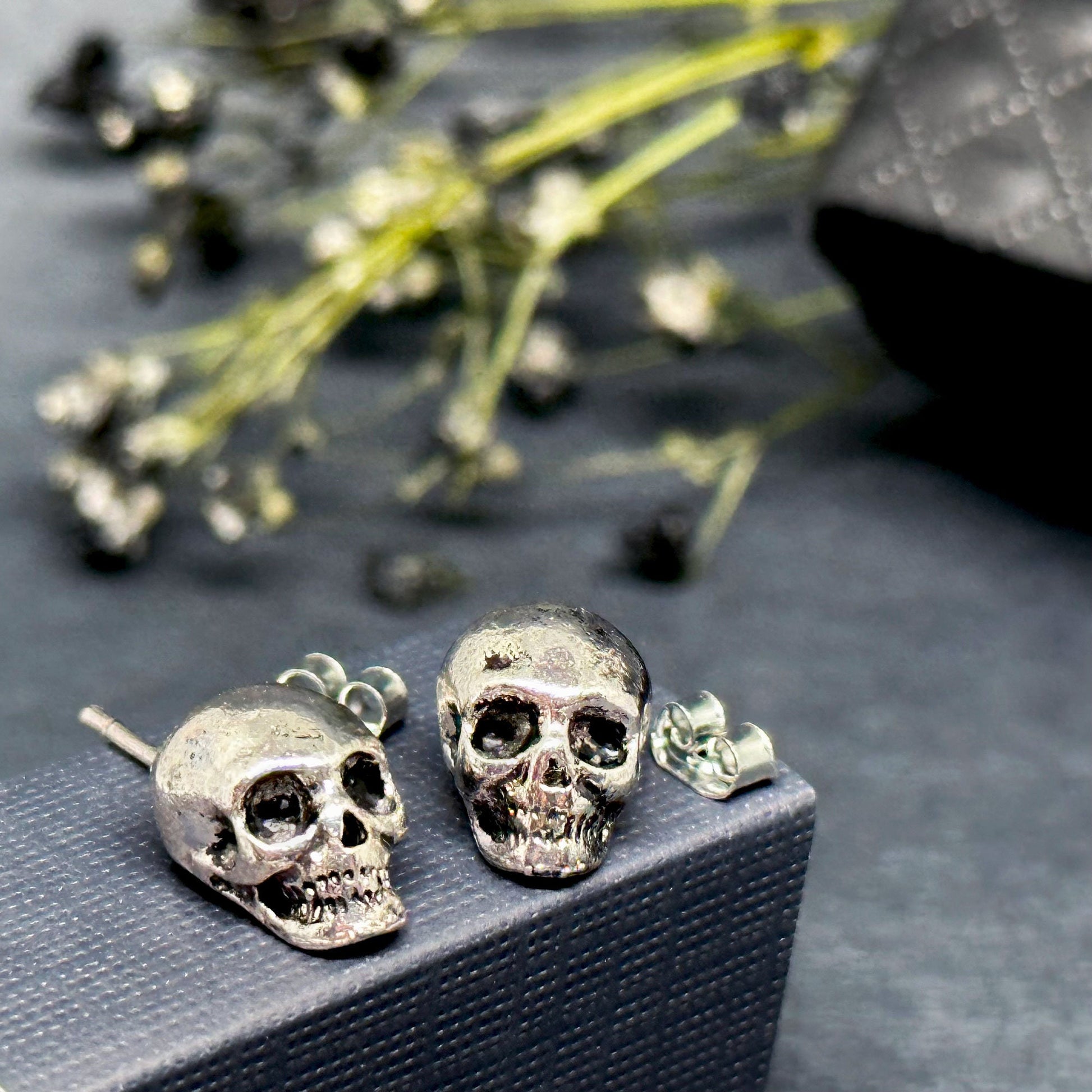 Rustic Silver Skull Earrings Vintage Punk Rock Tattoos Unisex Fashion Style Studs Women Men Skull Jewelry Halloween Pendants Calavera Aretes