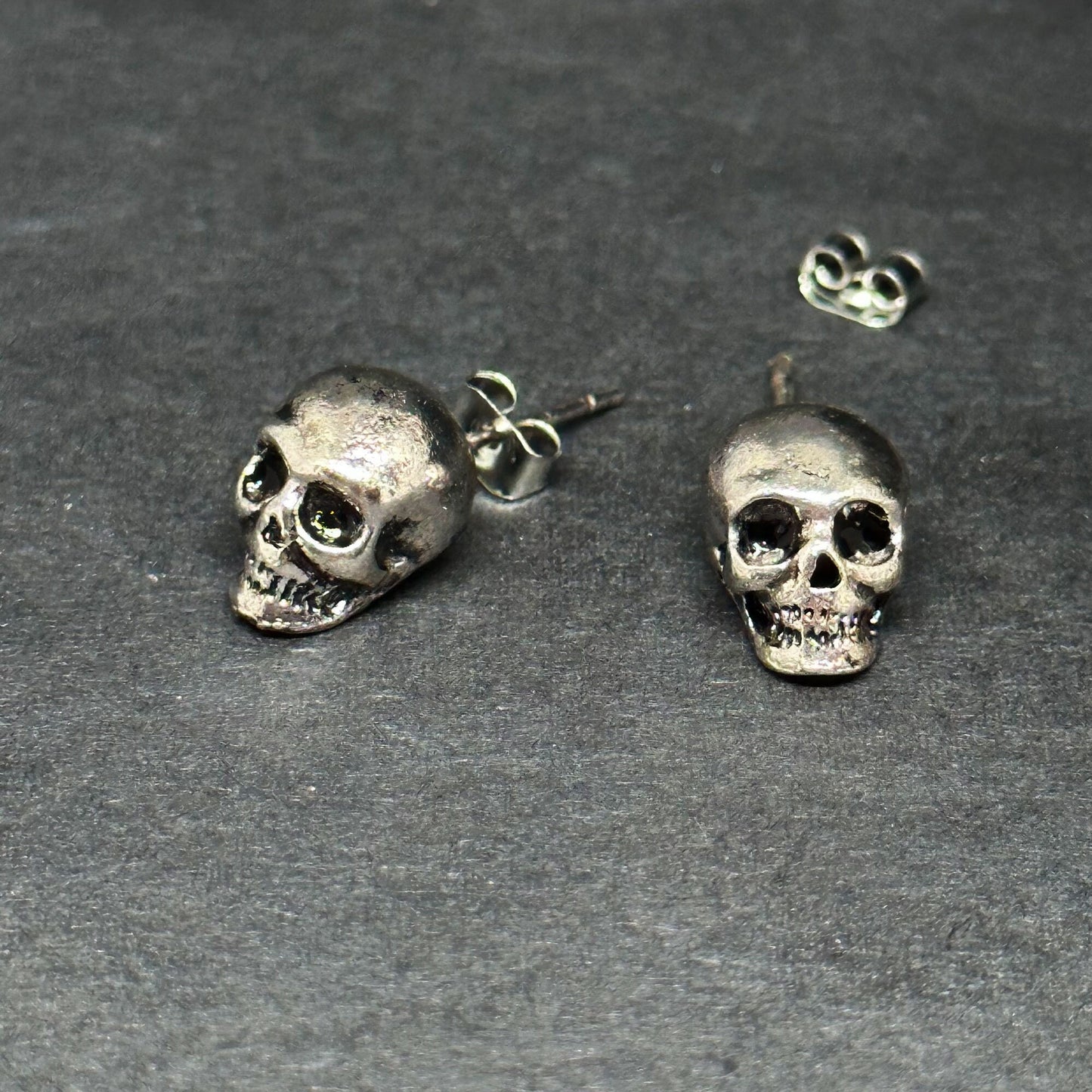 Rustic Silver Skull Earrings Vintage Punk Rock Tattoos Unisex Fashion Style Studs Women Men Skull Jewelry Halloween Pendants Calavera Aretes