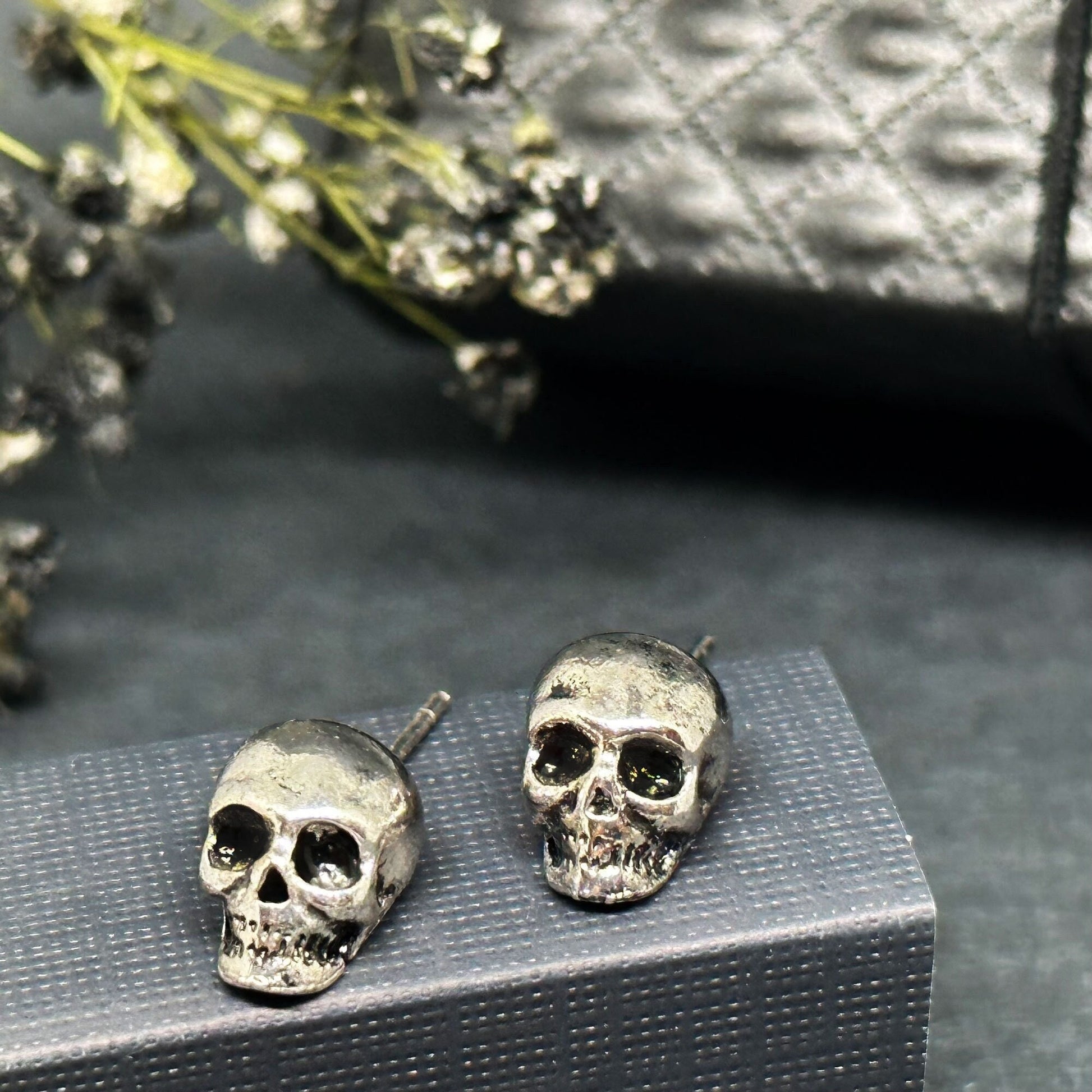 Rustic Silver Skull Earrings Vintage Punk Rock Tattoos Unisex Fashion Style Studs Women Men Skull Jewelry Halloween Pendants Calavera Aretes