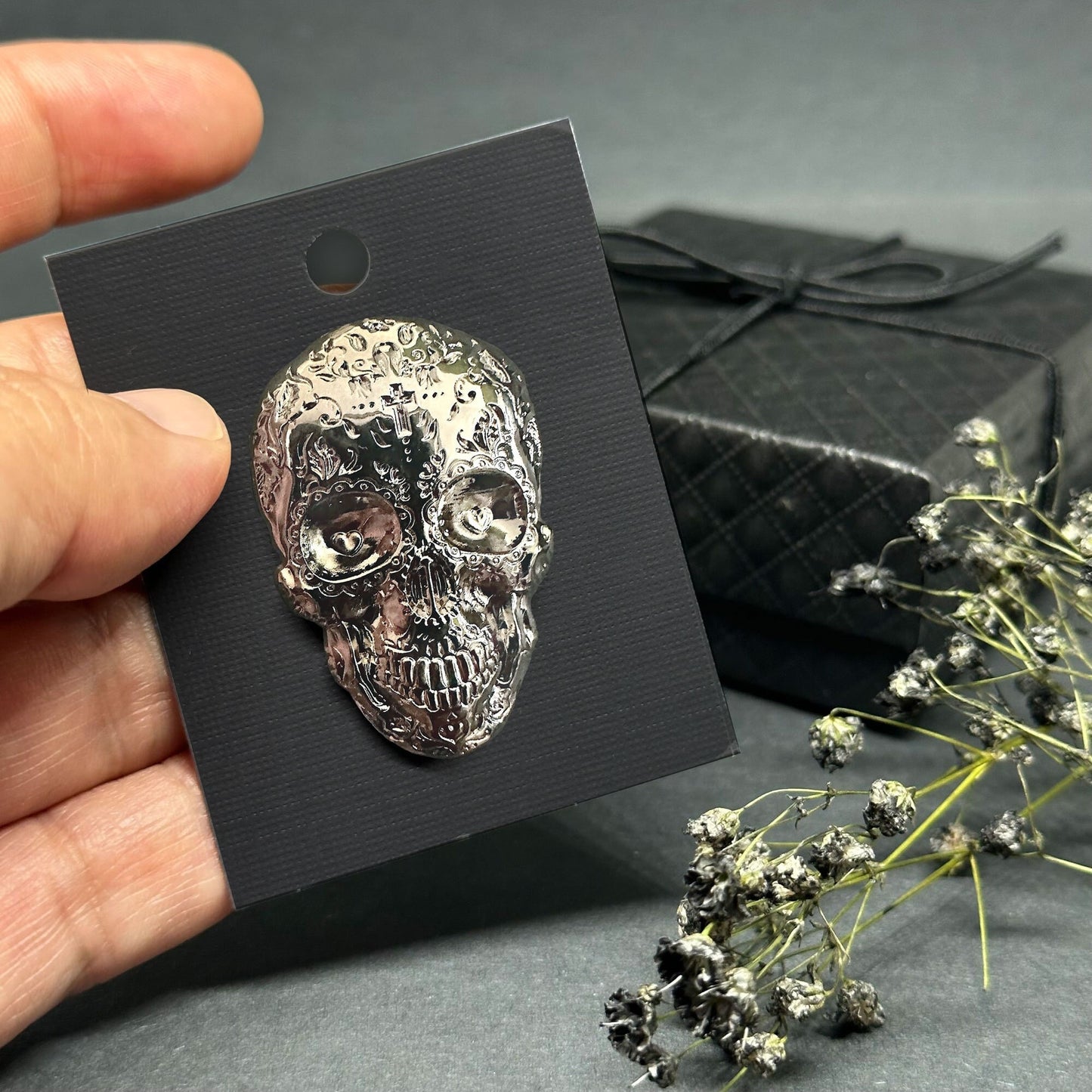 Mexican Sugar Skull Pin Brooch Silver Chrome Artfully Carved Design Pin Back Button Unisex Fashion Day of the Dead Jewelry Calavera Broche