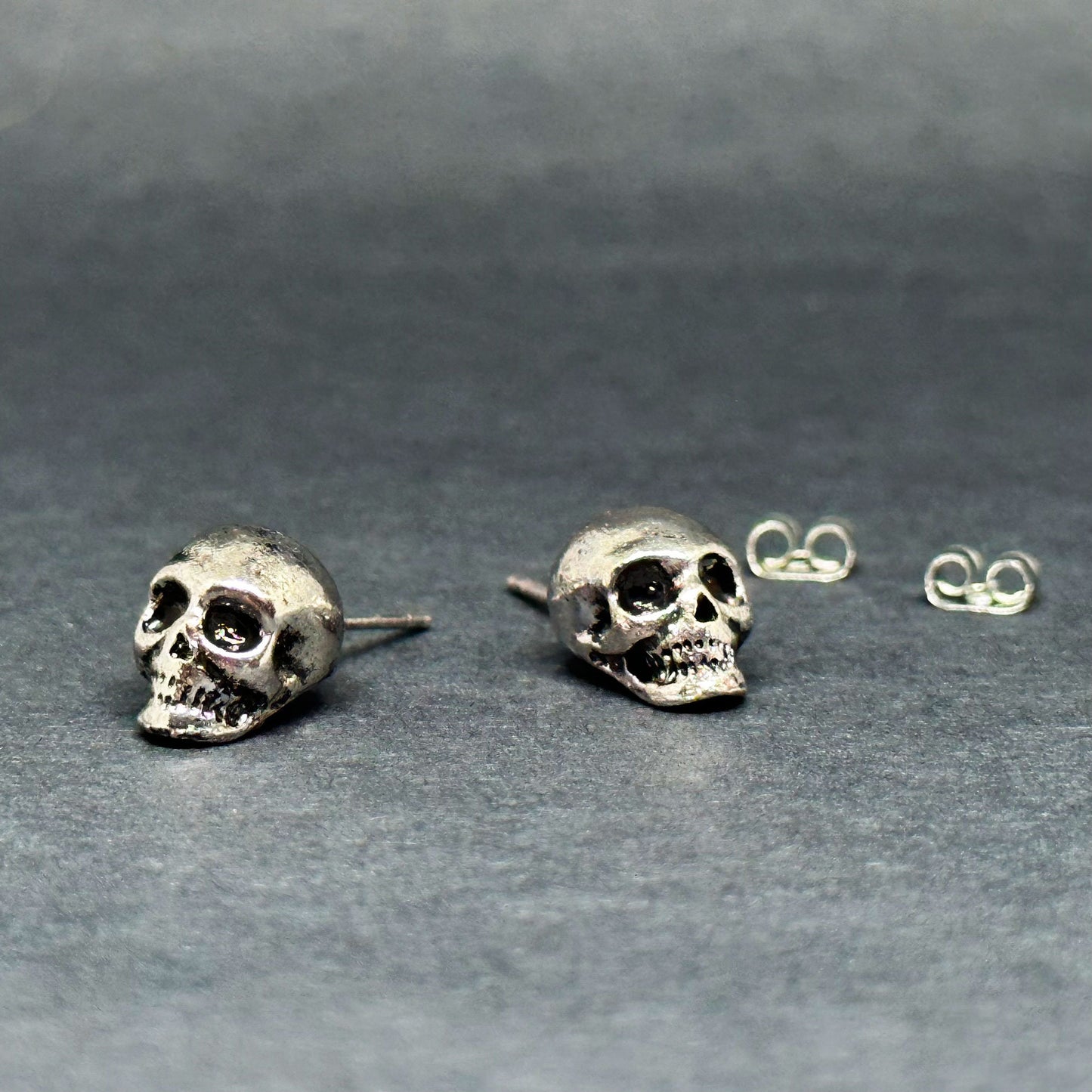 Rustic Silver Skull Earrings Vintage Punk Rock Tattoos Unisex Fashion Style Studs Women Men Skull Jewelry Halloween Pendants Calavera Aretes