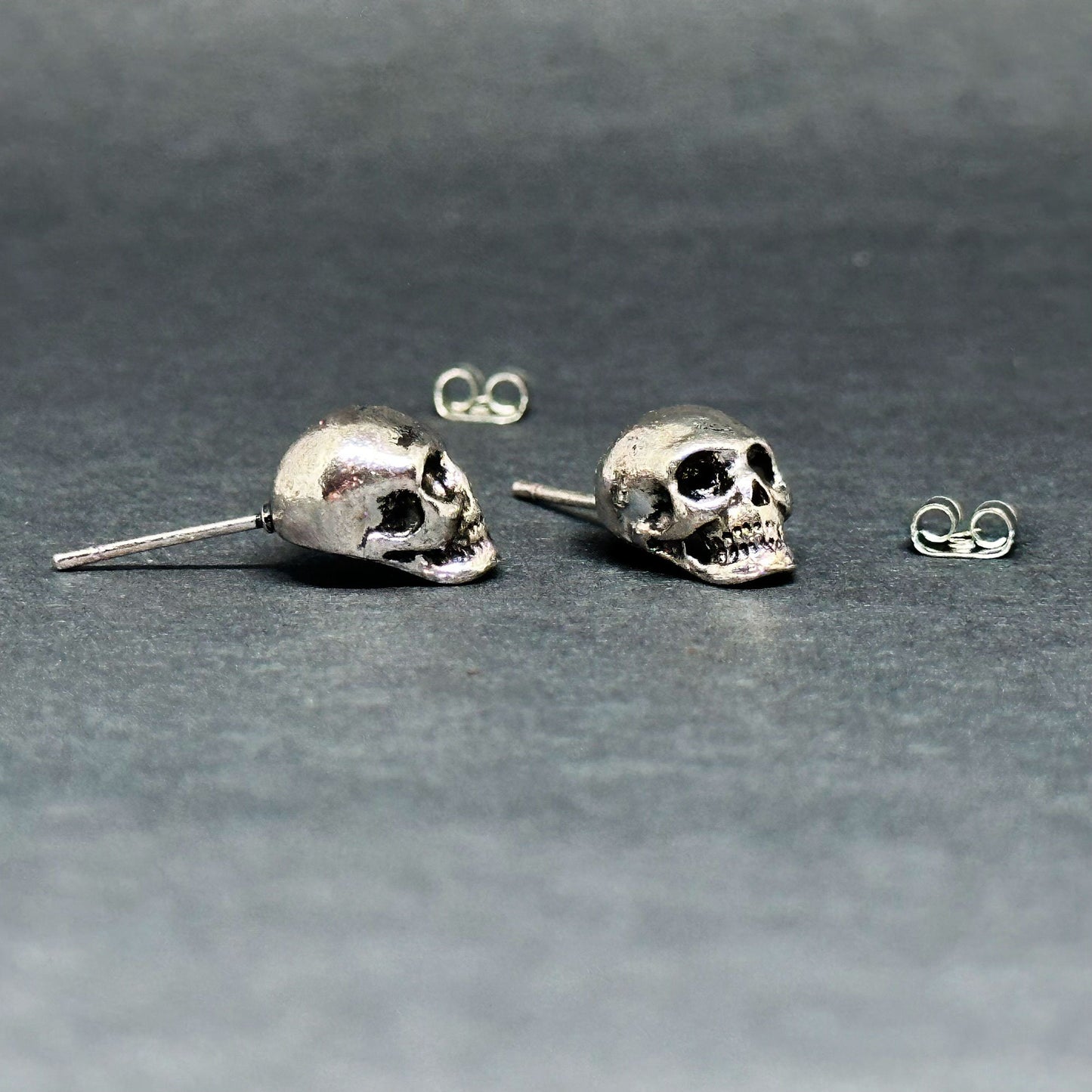 Rustic Silver Skull Earrings Vintage Punk Rock Tattoos Unisex Fashion Style Studs Women Men Skull Jewelry Halloween Pendants Calavera Aretes