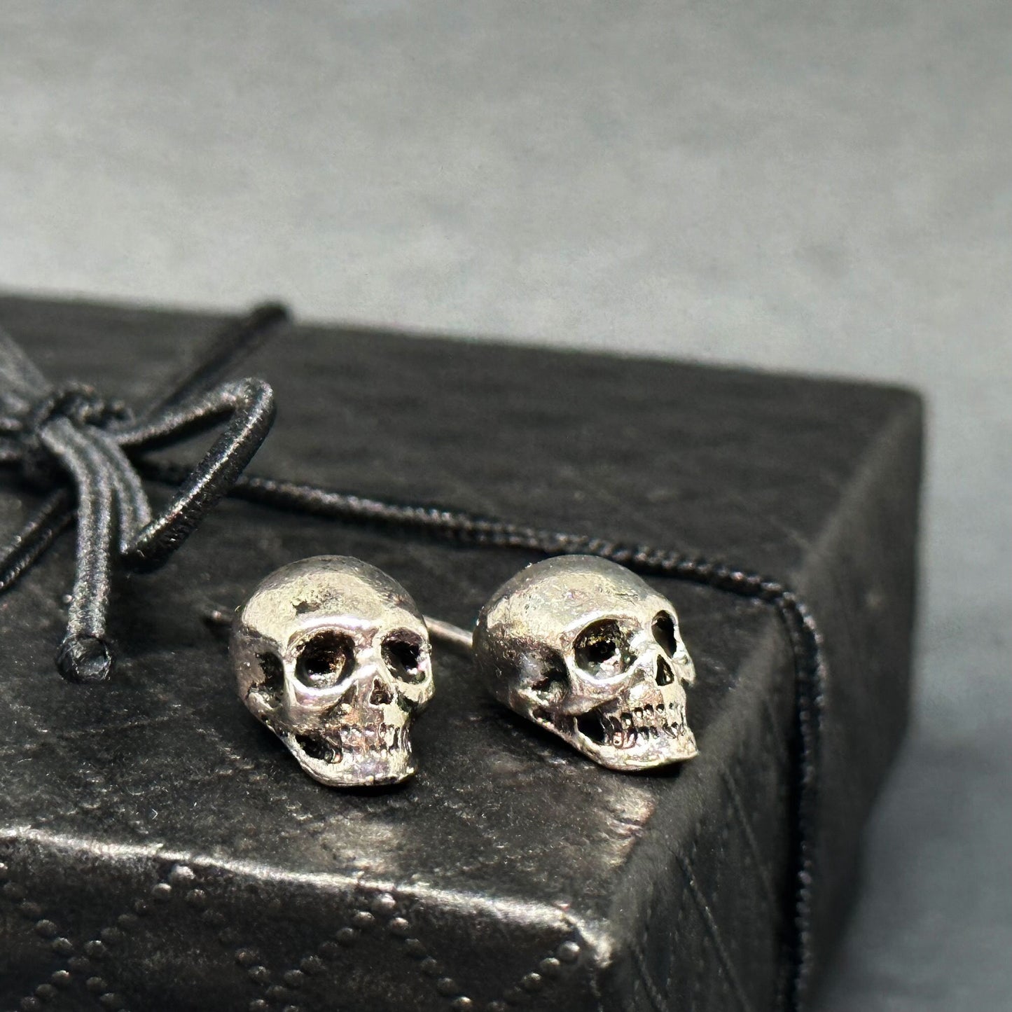 Rustic Silver Skull Earrings Vintage Punk Rock Tattoos Unisex Fashion Style Studs Women Men Skull Jewelry Halloween Pendants Calavera Aretes