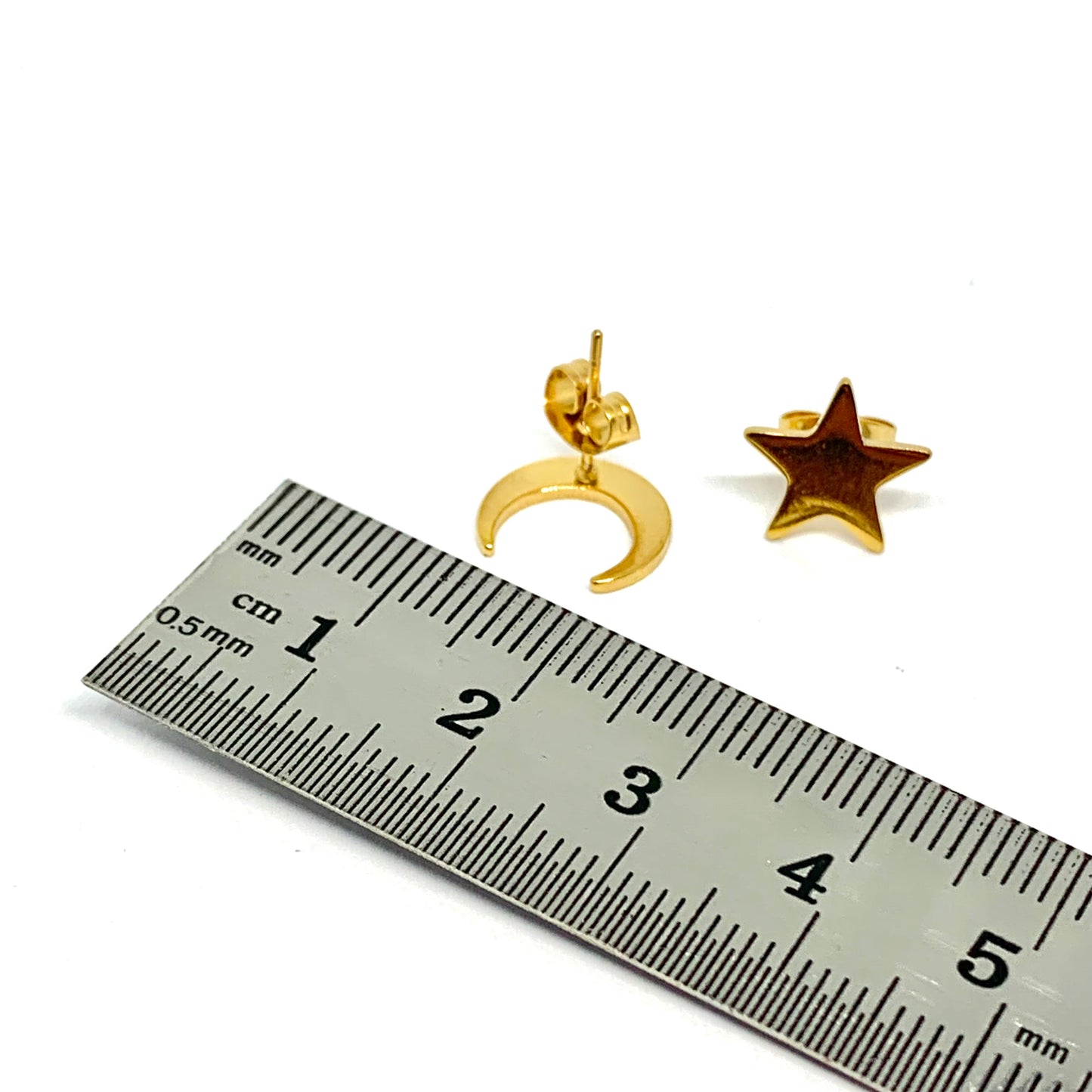 Moon and star gold stud earrings for women and girls. Mexican jewelry inspired by Frida Kahlo. Celestial jewelry. Luna y estrella aretes