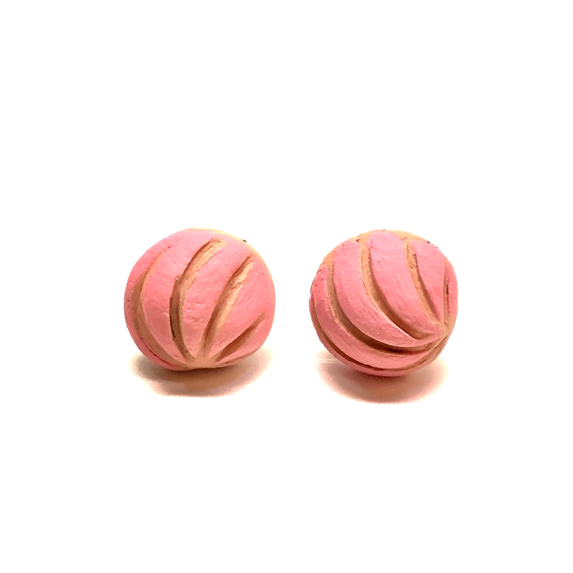 Pink concha clay stud earrings. Mexican pan dulce sweet bread food jewelry. Strayberry. Mexico folk art. Aretes para mujer hechos a mano. Handmade Frida Kahlo inspired pendants