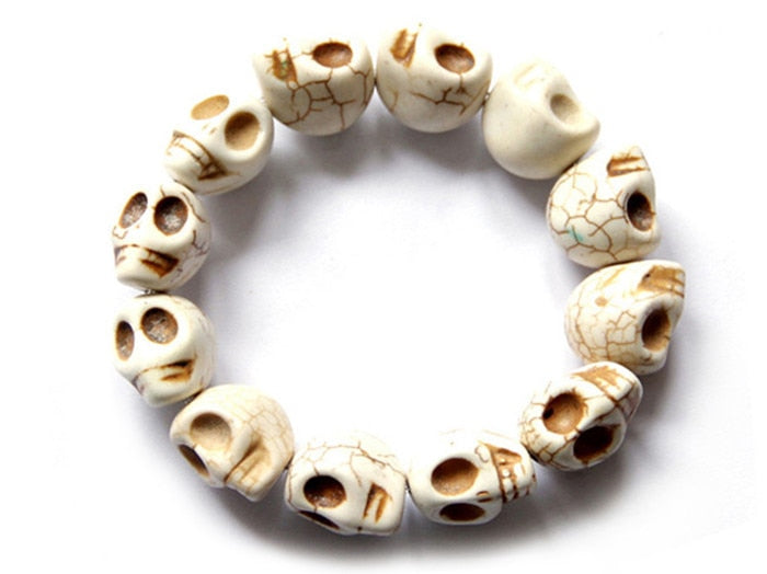 Skull bracelet made of natural stone beads by fridamaniacs day of the dead jewelry and accessories. Mexican jewelry. Brazalete de calaveras. Mexico folk art